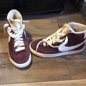 Women’s Nike High top sneakers, size 6